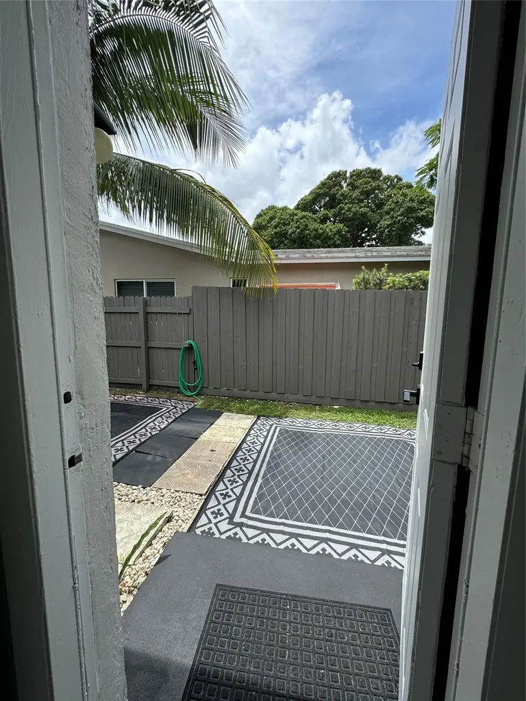 1005 NE 17th Court Fort Lauderdale FL 33305