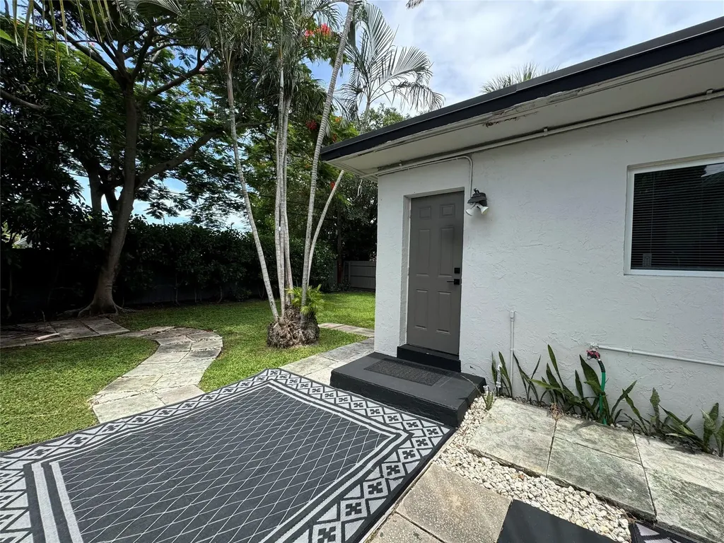 1005 NE 17th Court Fort Lauderdale FL 33305