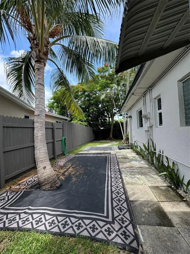 1005 NE 17th Court Fort Lauderdale FL 33305