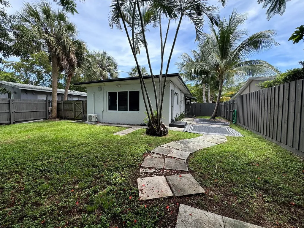1005 NE 17th Court Fort Lauderdale FL 33305