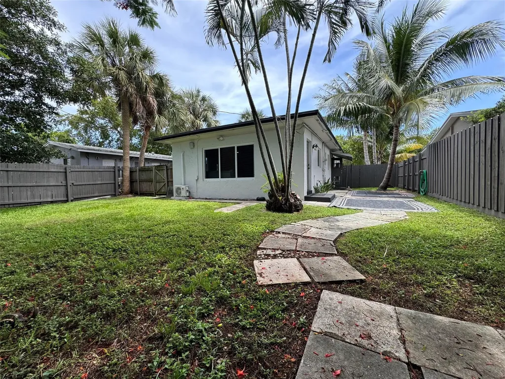1005 NE 17th Court Fort Lauderdale FL 33305
