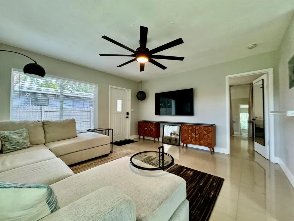 1005 NE 17th Court Fort Lauderdale FL 33305