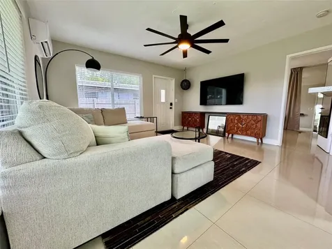 1005 NE 17th Court Fort Lauderdale FL 33305