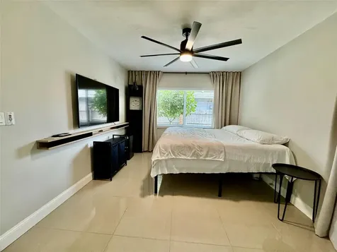 1005 NE 17th Court Fort Lauderdale FL 33305