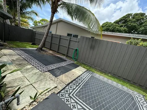 1005 NE 17th Court Fort Lauderdale FL 33305
