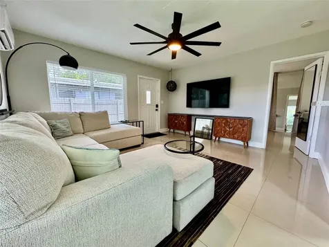 1005 NE 17th Court Fort Lauderdale FL 33305