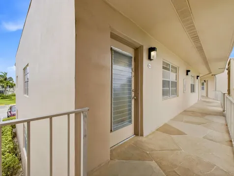 801 Flanders Q Delray Beach FL 33484