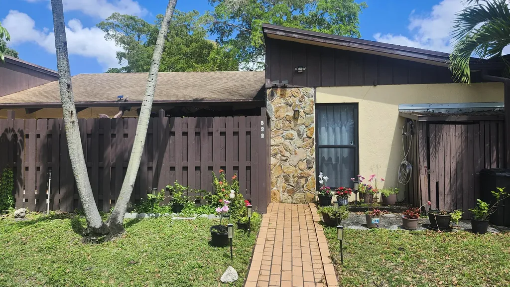 532 Briarwood Circle Hollywood FL 33024