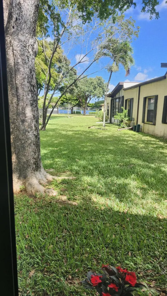 532 Briarwood Circle Hollywood FL 33024