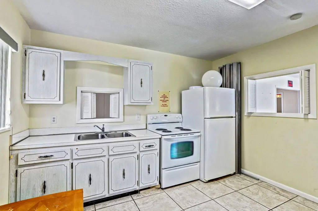 10789 N Military Trail Palm Beach Gardens FL 33410