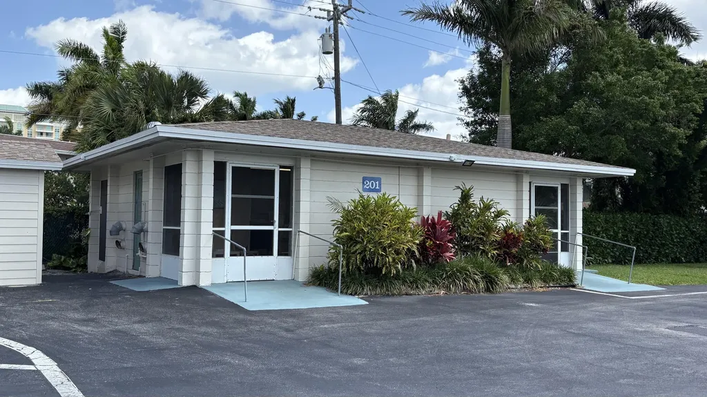 200 Horizon W Boynton Beach FL 33435