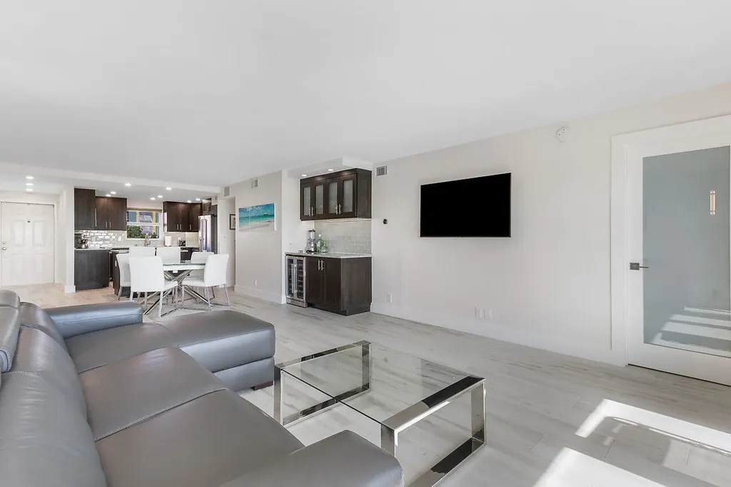 1160 Hillsboro Mile Hillsboro Beach FL 33062