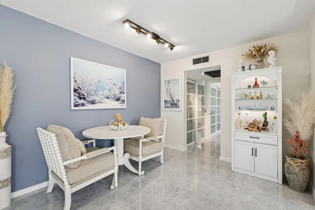 125 Oakridge J Deerfield Beach FL 33442