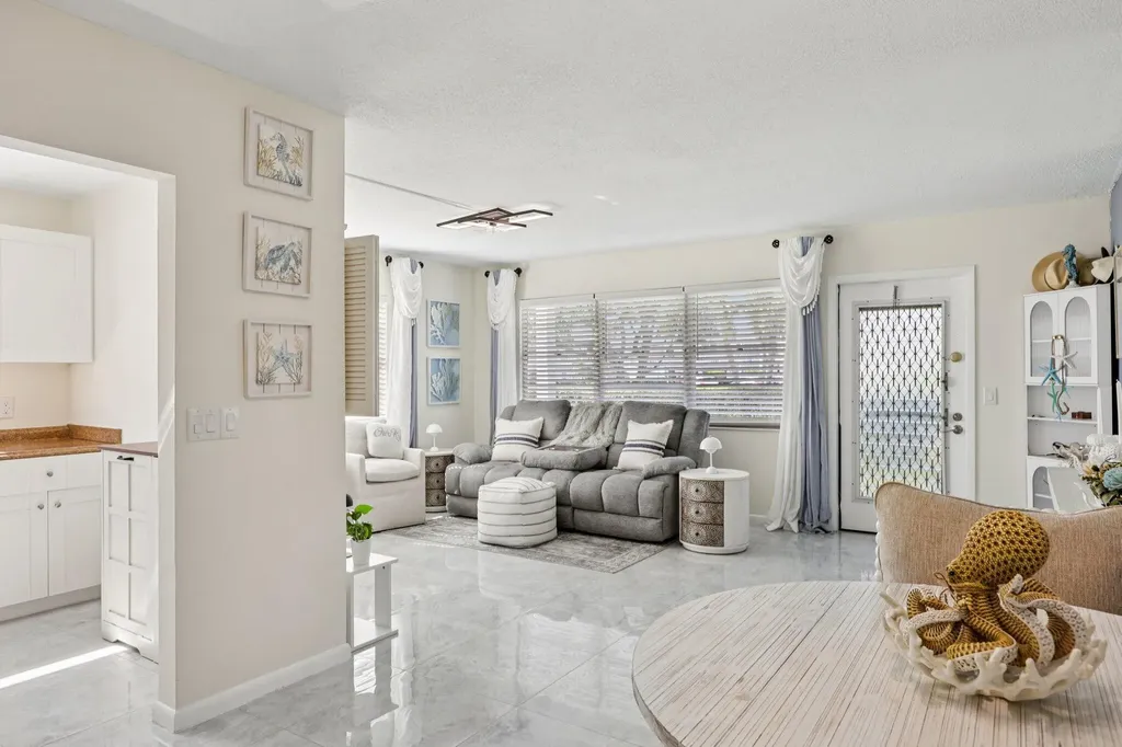 125 Oakridge J Deerfield Beach FL 33442