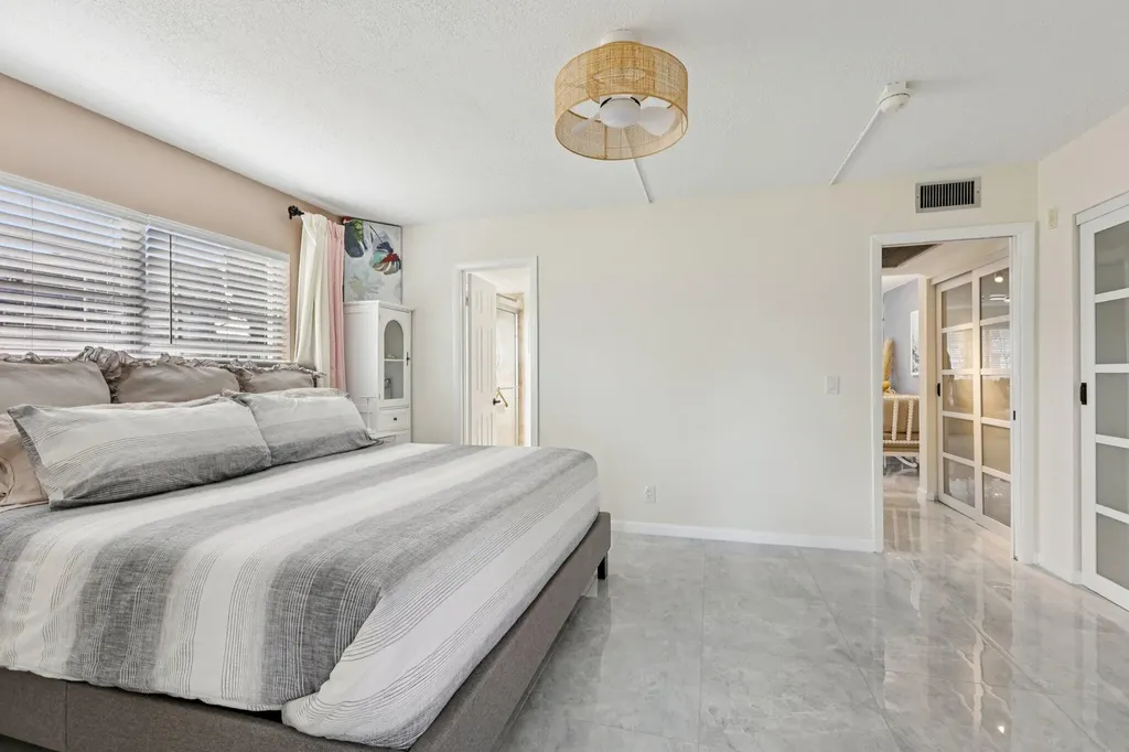 125 Oakridge J Deerfield Beach FL 33442