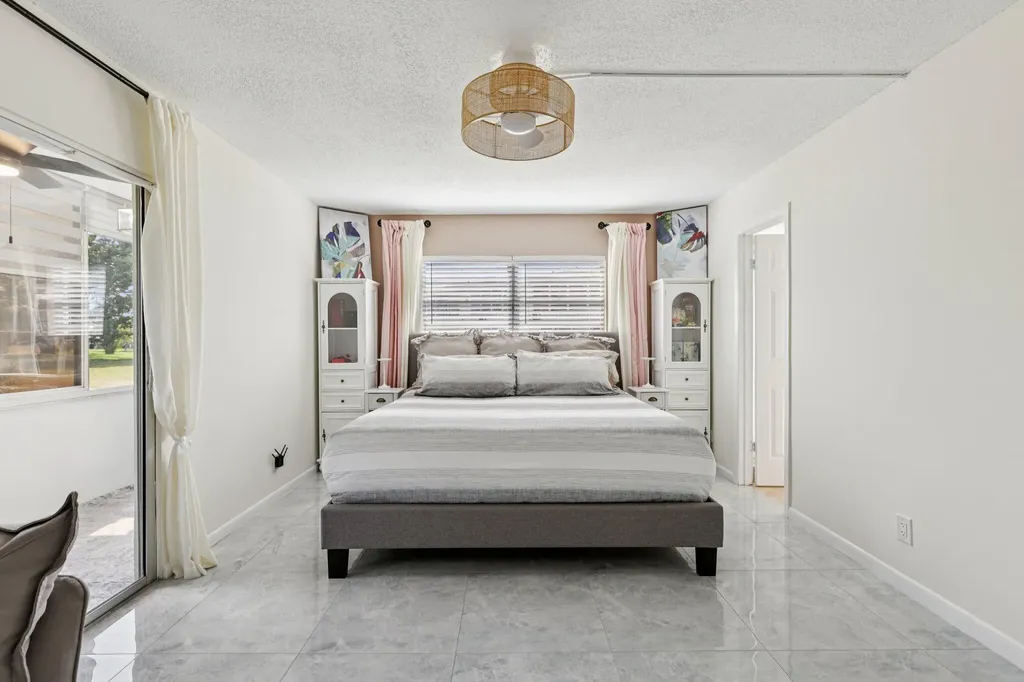 125 Oakridge J Deerfield Beach FL 33442