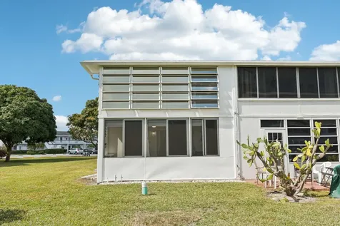 125 Oakridge J Deerfield Beach FL 33442