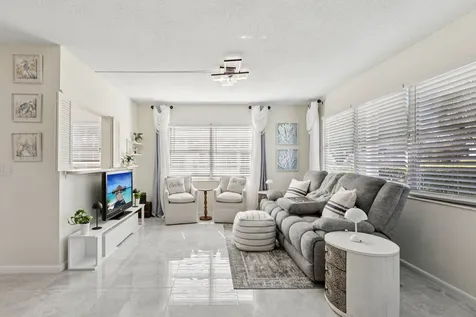 125 Oakridge J Deerfield Beach FL 33442