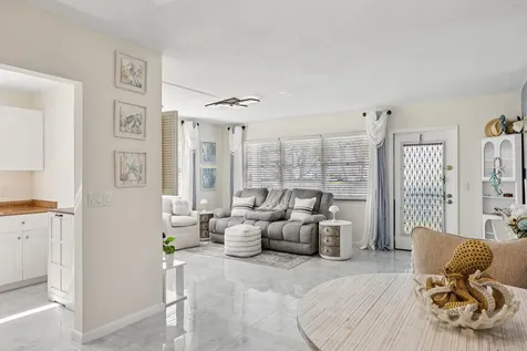 125 Oakridge J Deerfield Beach FL 33442