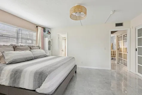 125 Oakridge J Deerfield Beach FL 33442