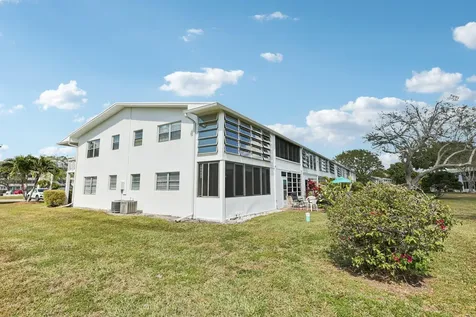 125 Oakridge J Deerfield Beach FL 33442