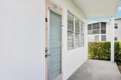 125 Oakridge J Deerfield Beach FL 33442