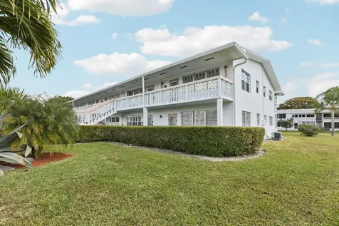 125 Oakridge J Deerfield Beach FL 33442