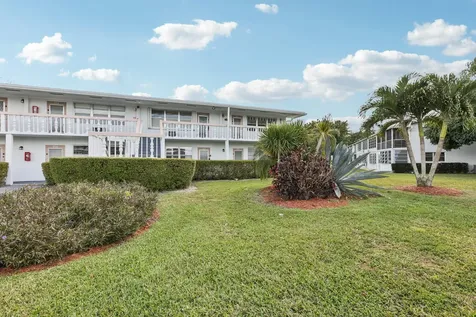 125 Oakridge J Deerfield Beach FL 33442