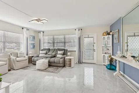 125 Oakridge J Deerfield Beach FL 33442