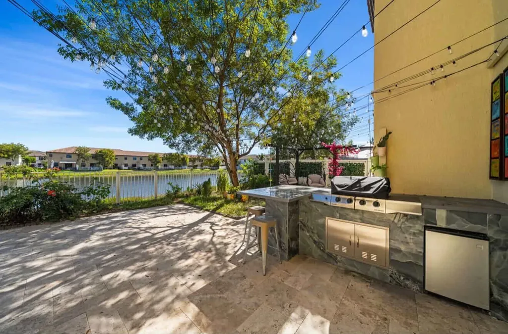 9331 W 35th Avenue Hialeah FL 33018