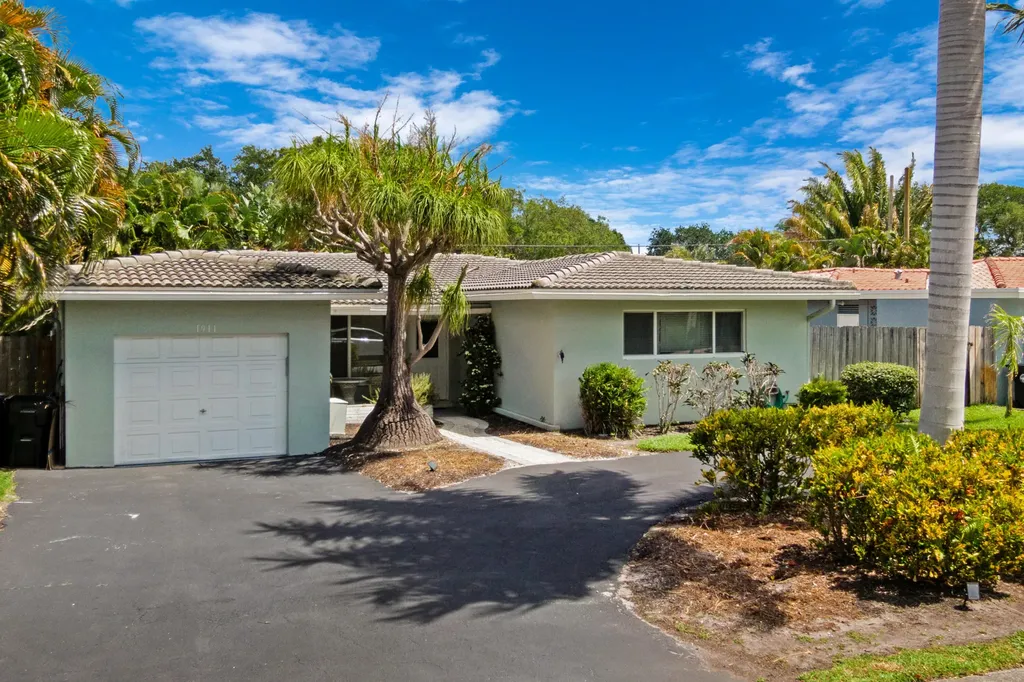 1911 NE 27th Street Lighthouse Point FL 33064