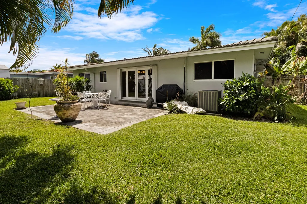 1911 NE 27th Street Lighthouse Point FL 33064