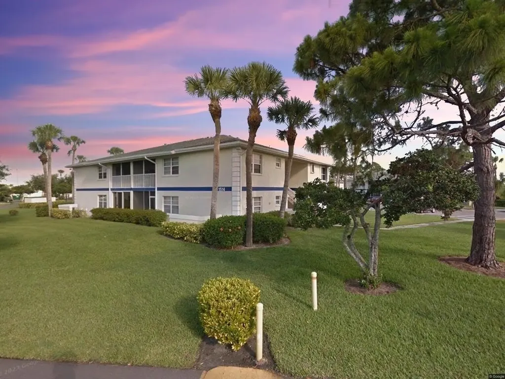 1516 SE Royal Green Circle Port St Lucie FL 34952