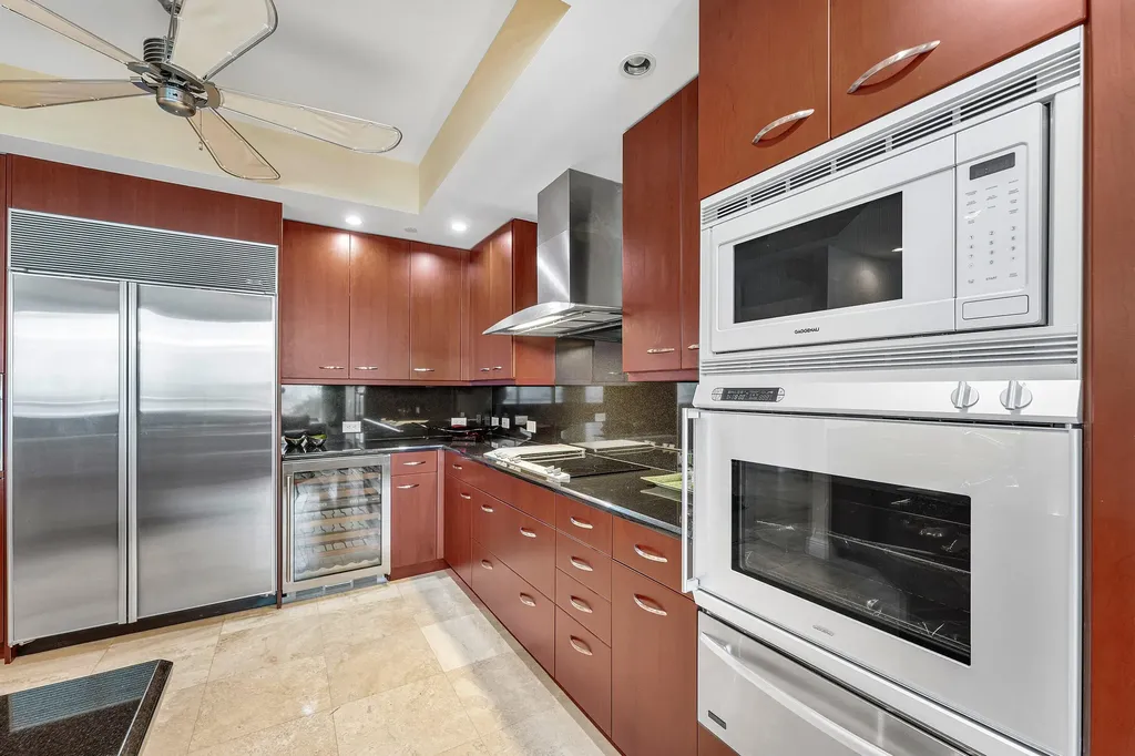 6000 Island Boulevard Aventura FL 33160