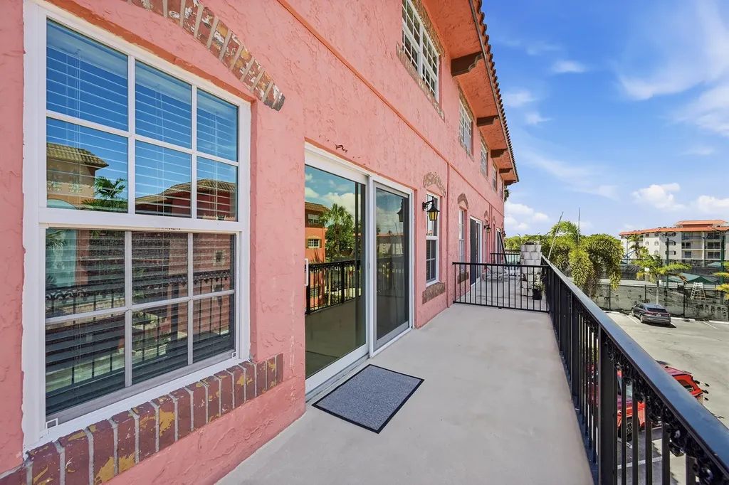 670 Tennis Club Drive Fort Lauderdale FL 33311