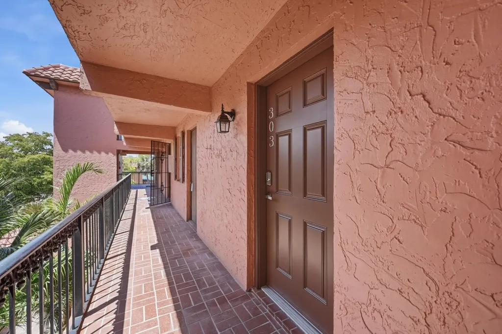670 Tennis Club Drive Fort Lauderdale FL 33311