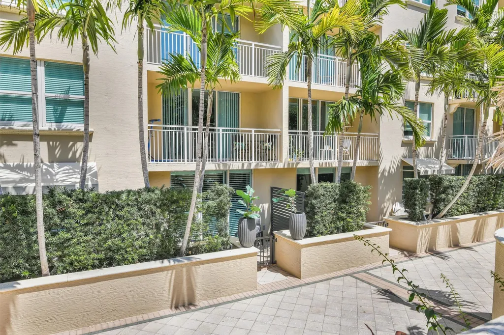 99 SE Mizner Boulevard Boca Raton FL 33432
