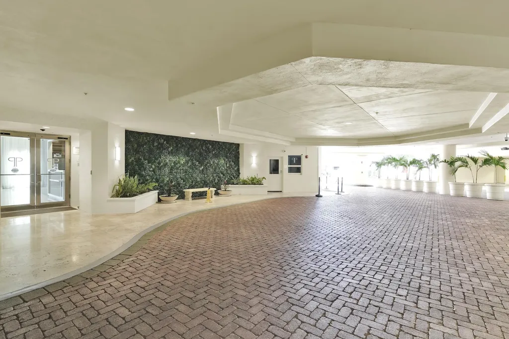 99 SE Mizner Boulevard Boca Raton FL 33432
