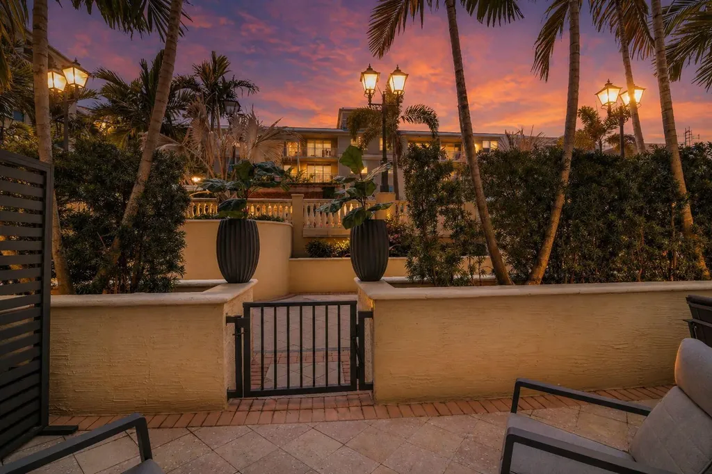 99 SE Mizner Boulevard Boca Raton FL 33432