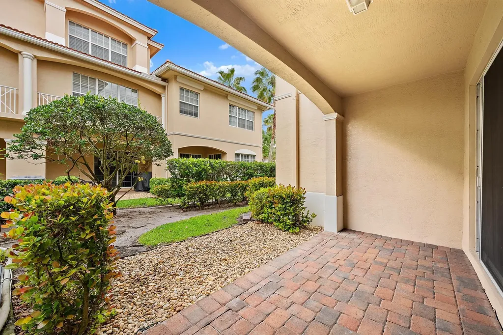 5013 W Vine Cliff Way W Palm Beach Gardens FL 33418