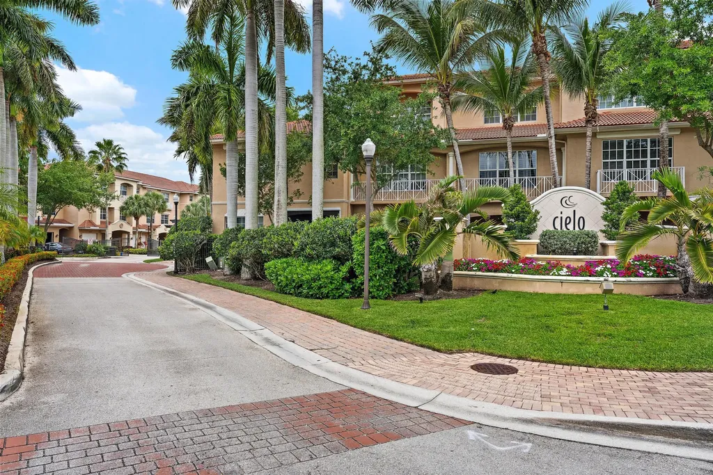 5013 W Vine Cliff Way W Palm Beach Gardens FL 33418