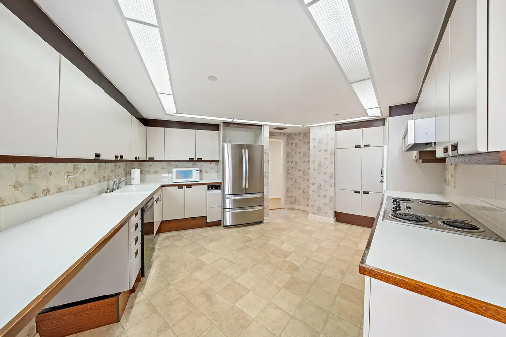 100 Lakeshore Drive North Palm Beach FL 33408