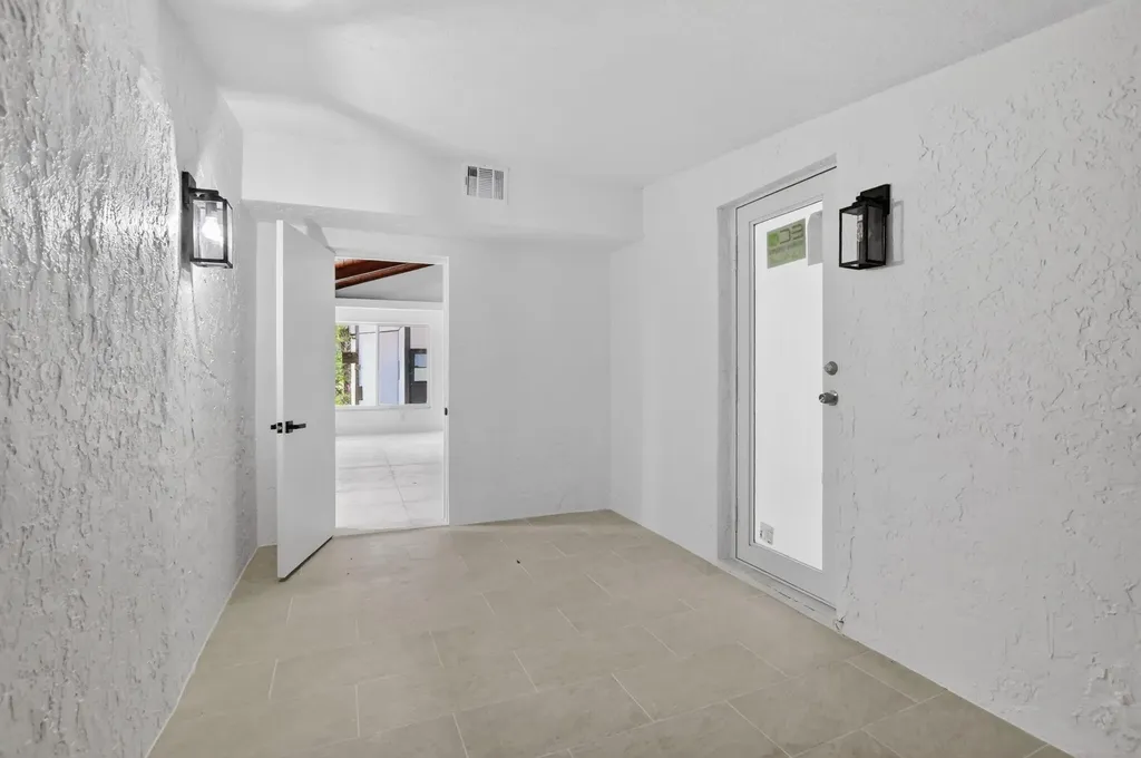4701 NW 1st Place Deerfield Beach FL 33442