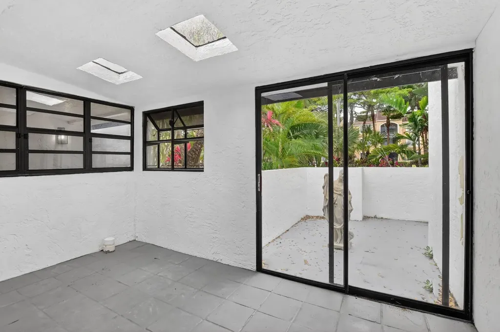 4701 NW 1st Place Deerfield Beach FL 33442