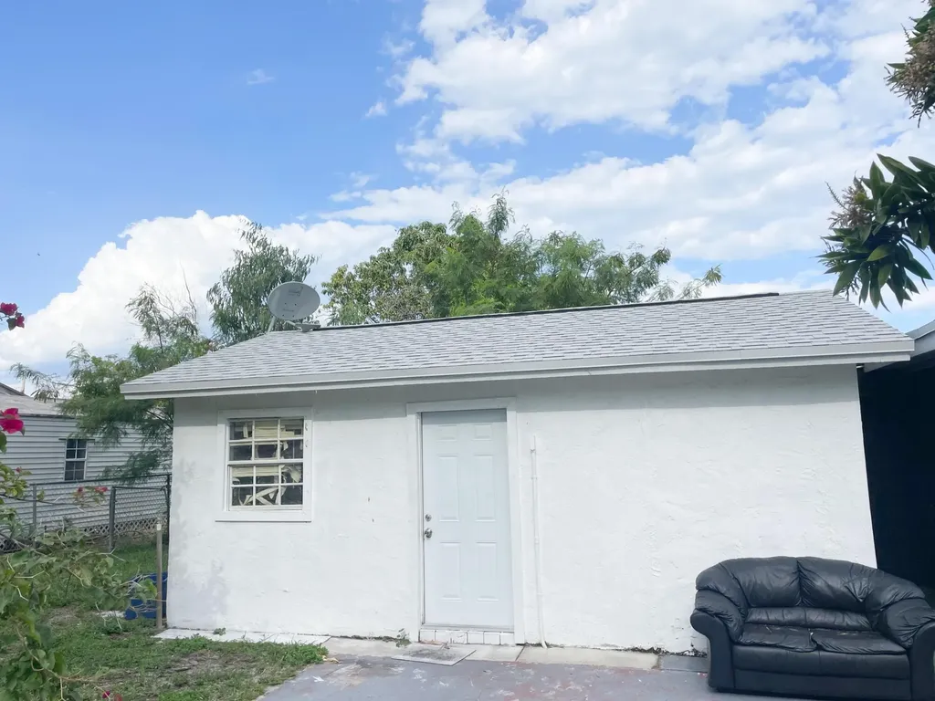 3213 Drew Way Palm Springs FL 33406