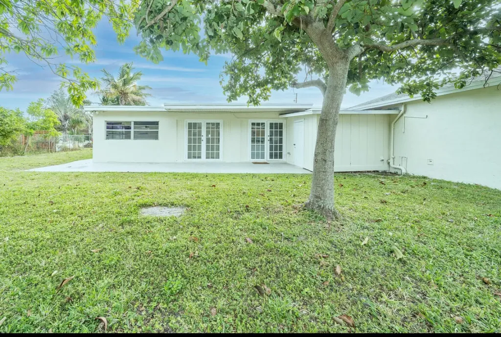 3213 Drew Way Palm Springs FL 33406