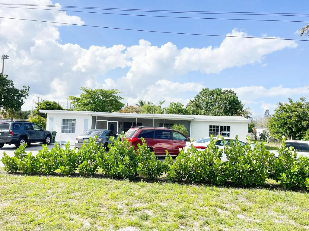 3213 Drew Way Palm Springs FL 33406