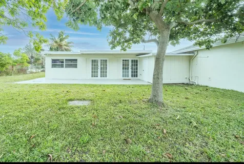 3213 Drew Way Palm Springs FL 33406