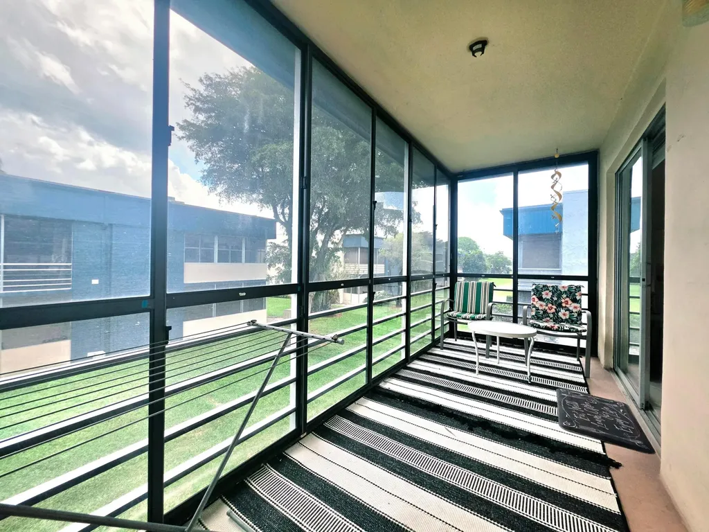 719 Flanders O Delray Beach FL 33484