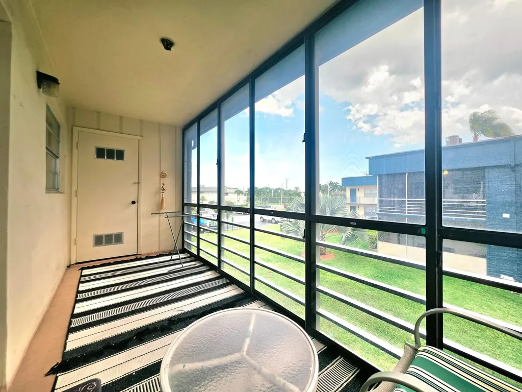 719 Flanders O Delray Beach FL 33484